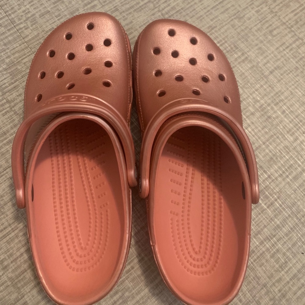 Shiny Pink Crocs